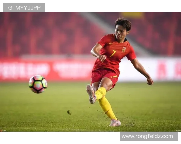 足球明星时尚风采展现各类球衣与个人服饰的精彩瞬间