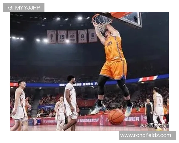 重庆篮球队以92分领跑精英赛积分榜展现强劲实力 重庆篮球队以92分领跑精英赛积分榜展现强劲实力