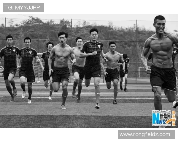 冷酷足球明星颜值揭秘那些让人心动的球场魅力与风采